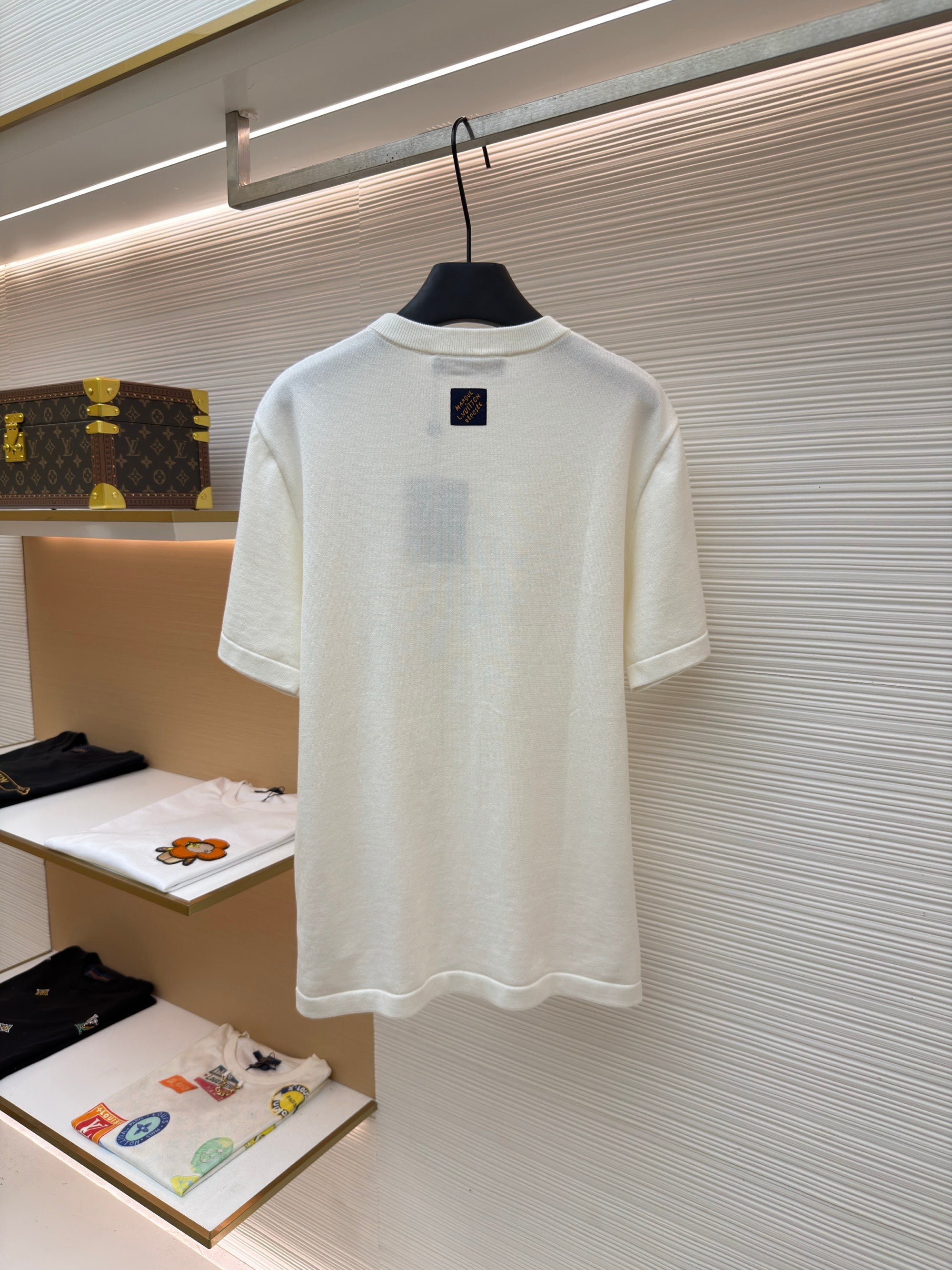 LV 1AK6ZF Short-Sleeved Signature Patch Crewneck