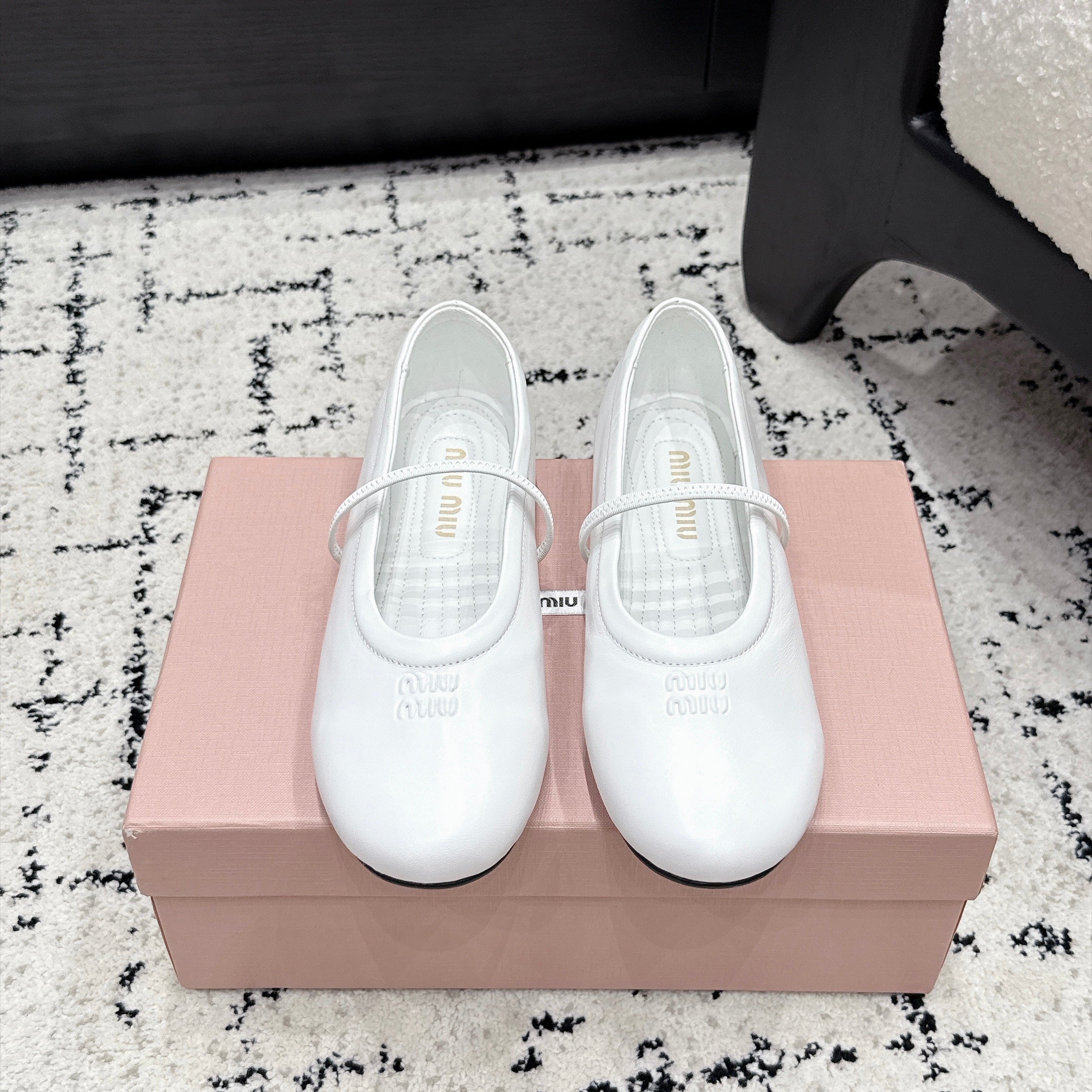 Miu Miu Logo-Embossed Ballet Flats