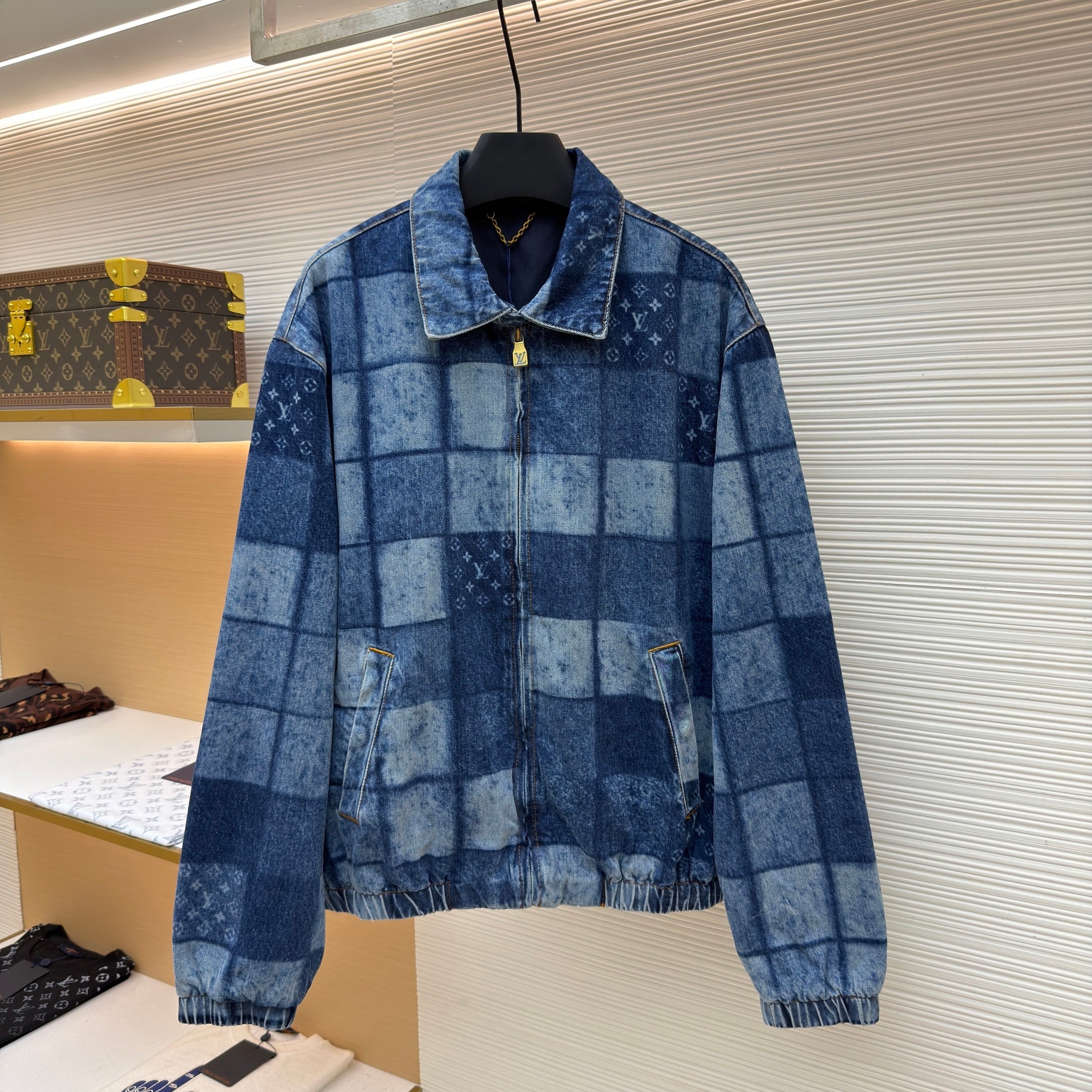 LV 1AK6J4 Lasered Signature Patchwork Denim Blouson