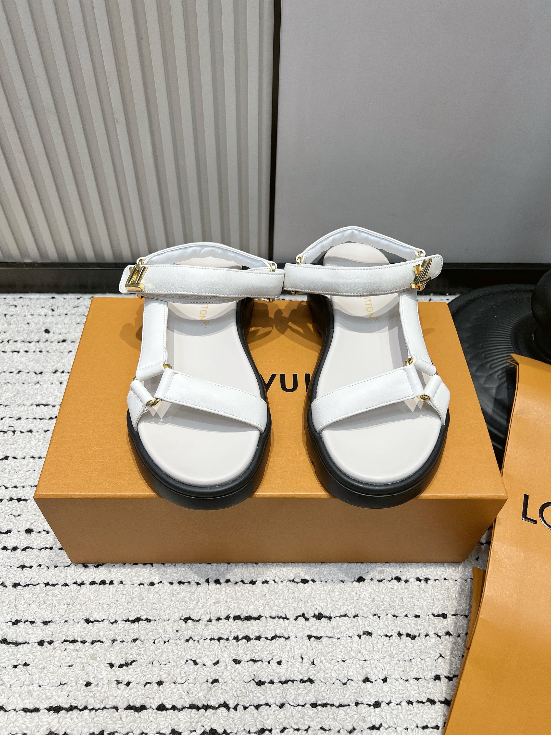 LV Nevada Comfort Sandal