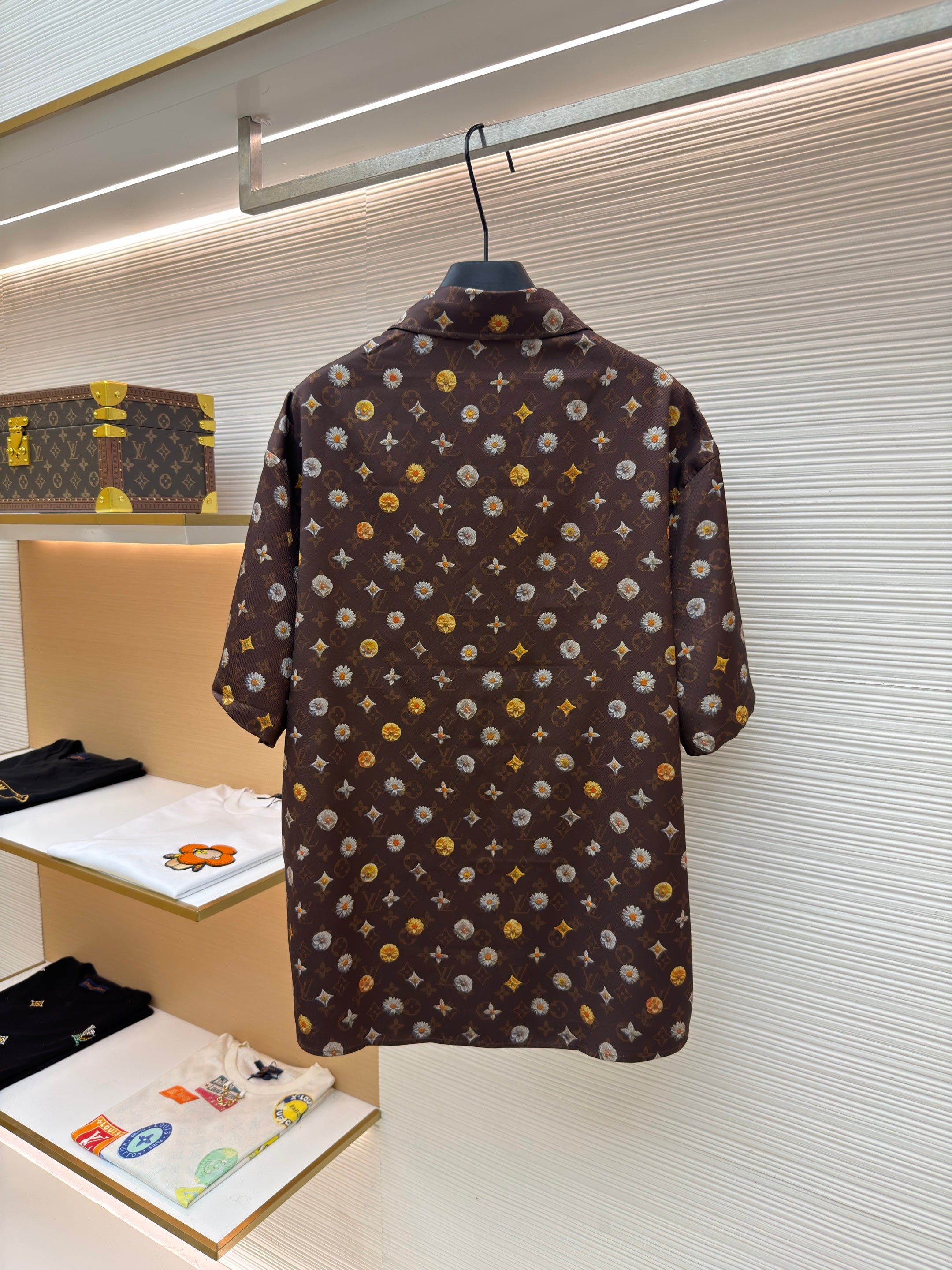 LV 1AJRJ7 Monogram Printed Short-Sleeved Silk Shirt