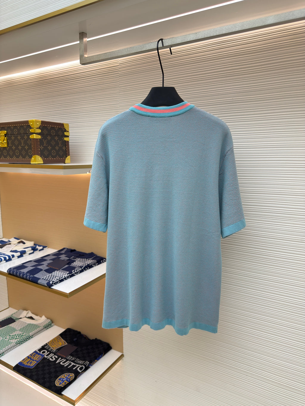 LV 1AHVO4 Graphic Short-Sleeved Crewneck