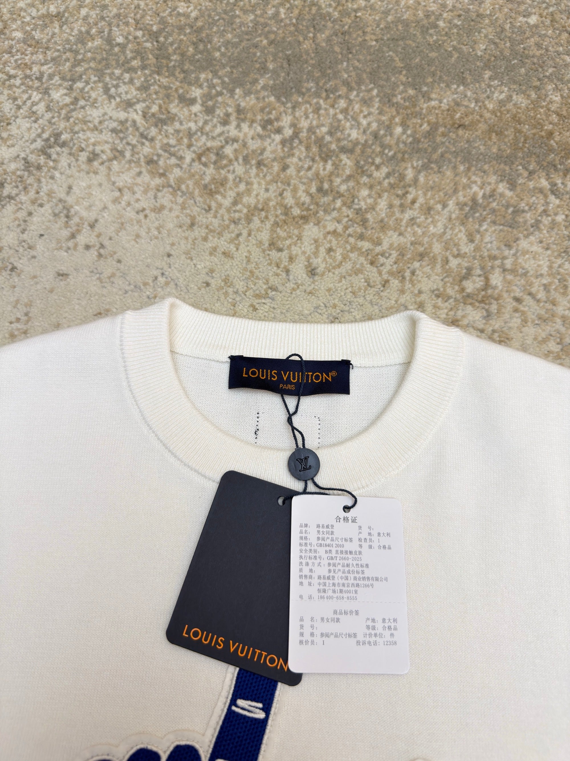 LV 1AK6ZF Short-Sleeved Signature Patch Crewneck