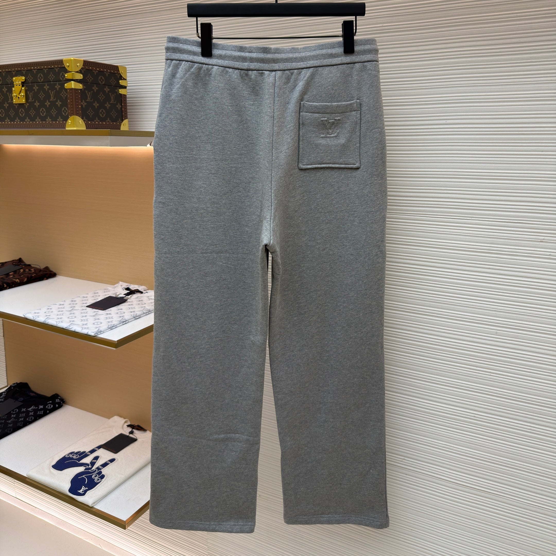 LV 1AK6IL Embossed Signature Detail Pants
