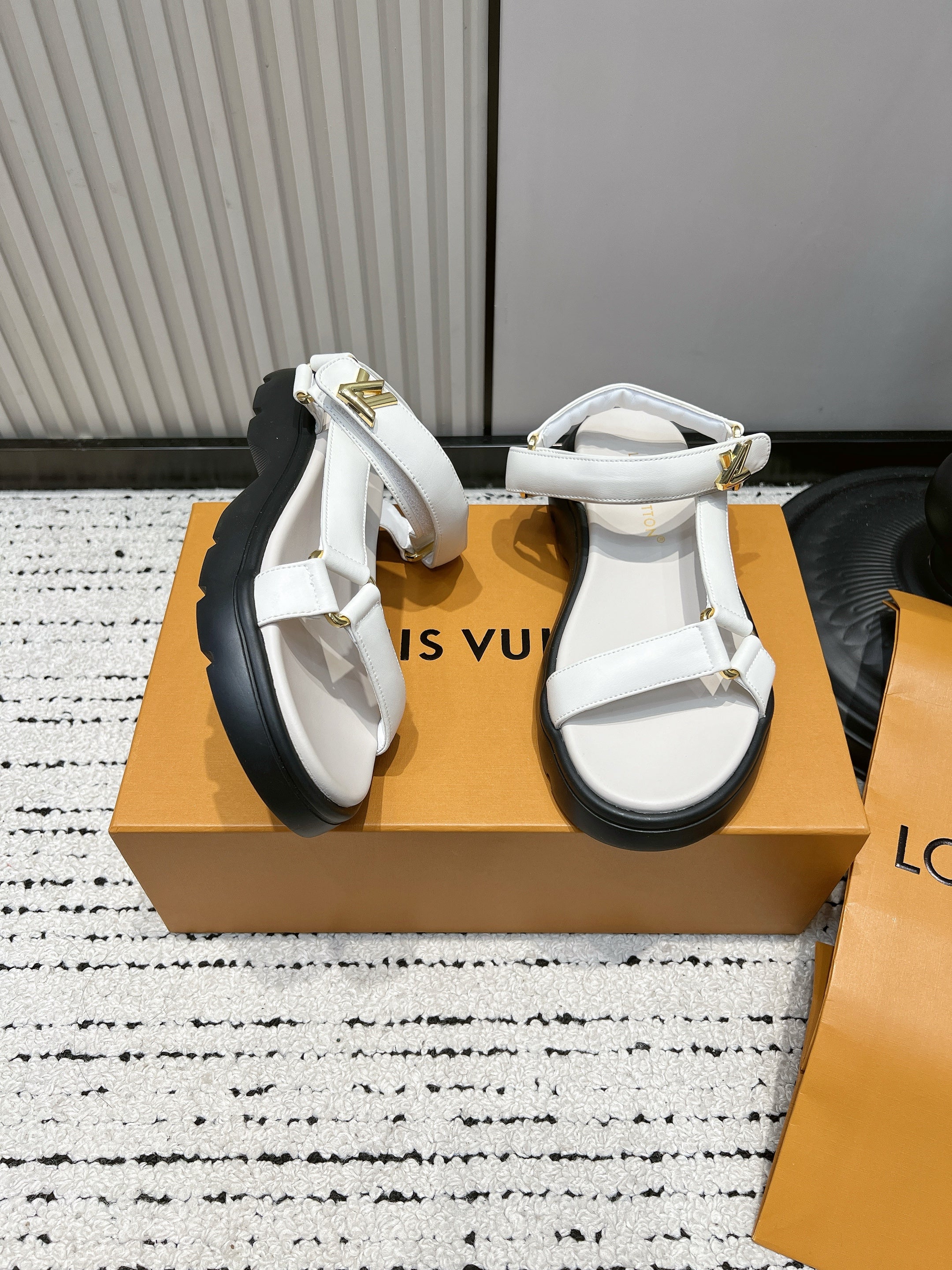 LV Nevada Comfort Sandal