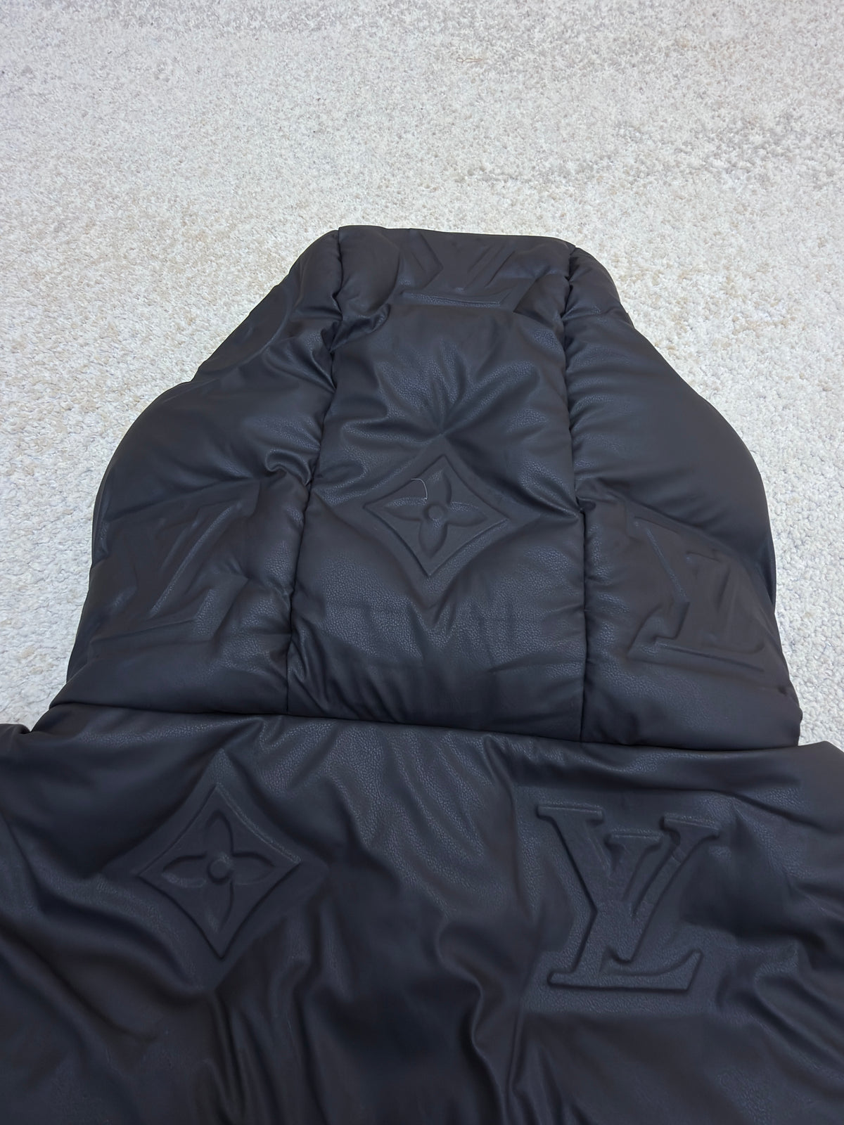 LV 1AAUZG Print Embossed Hooded Down Jacket