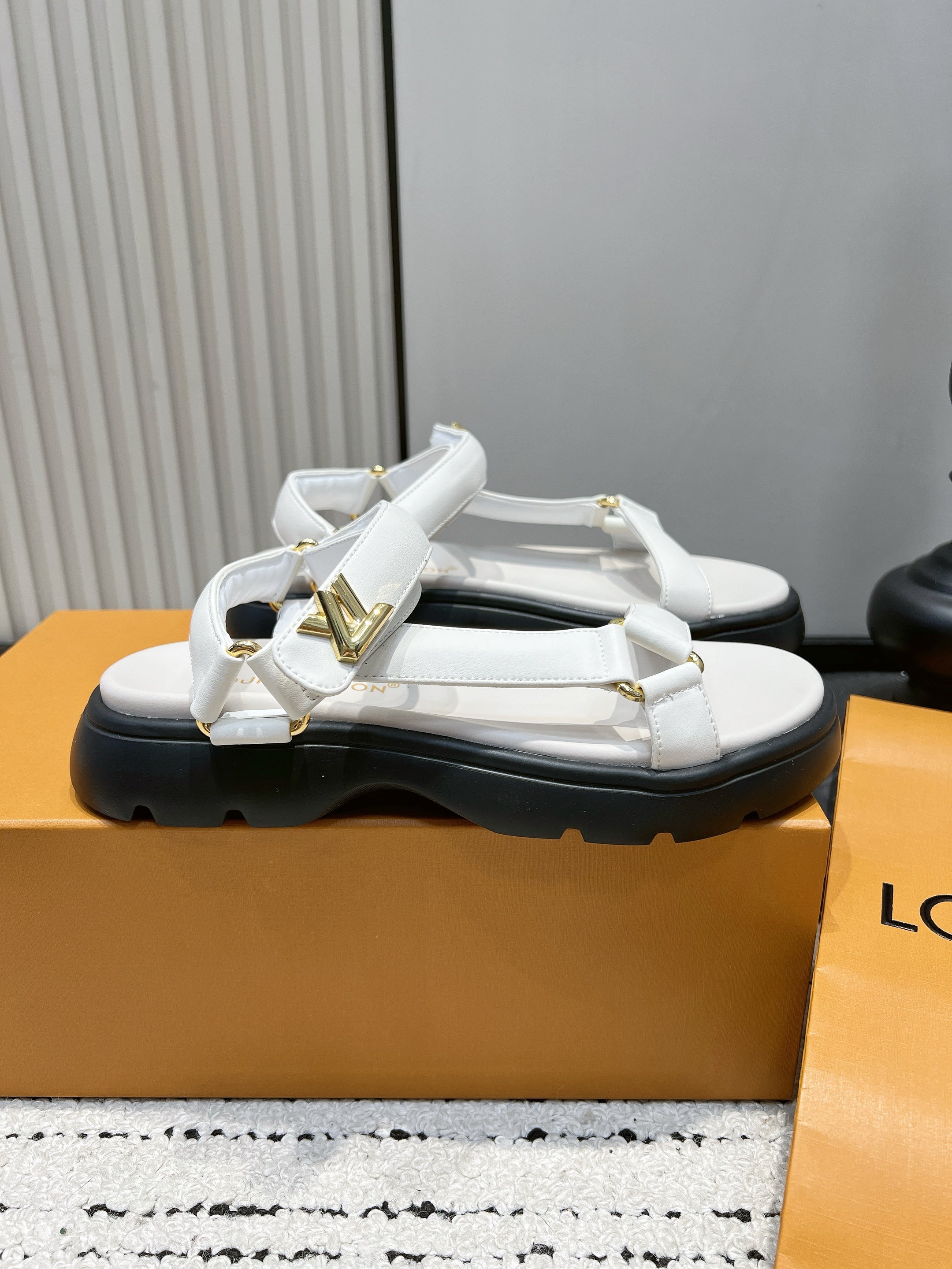 LV Nevada Comfort Sandal
