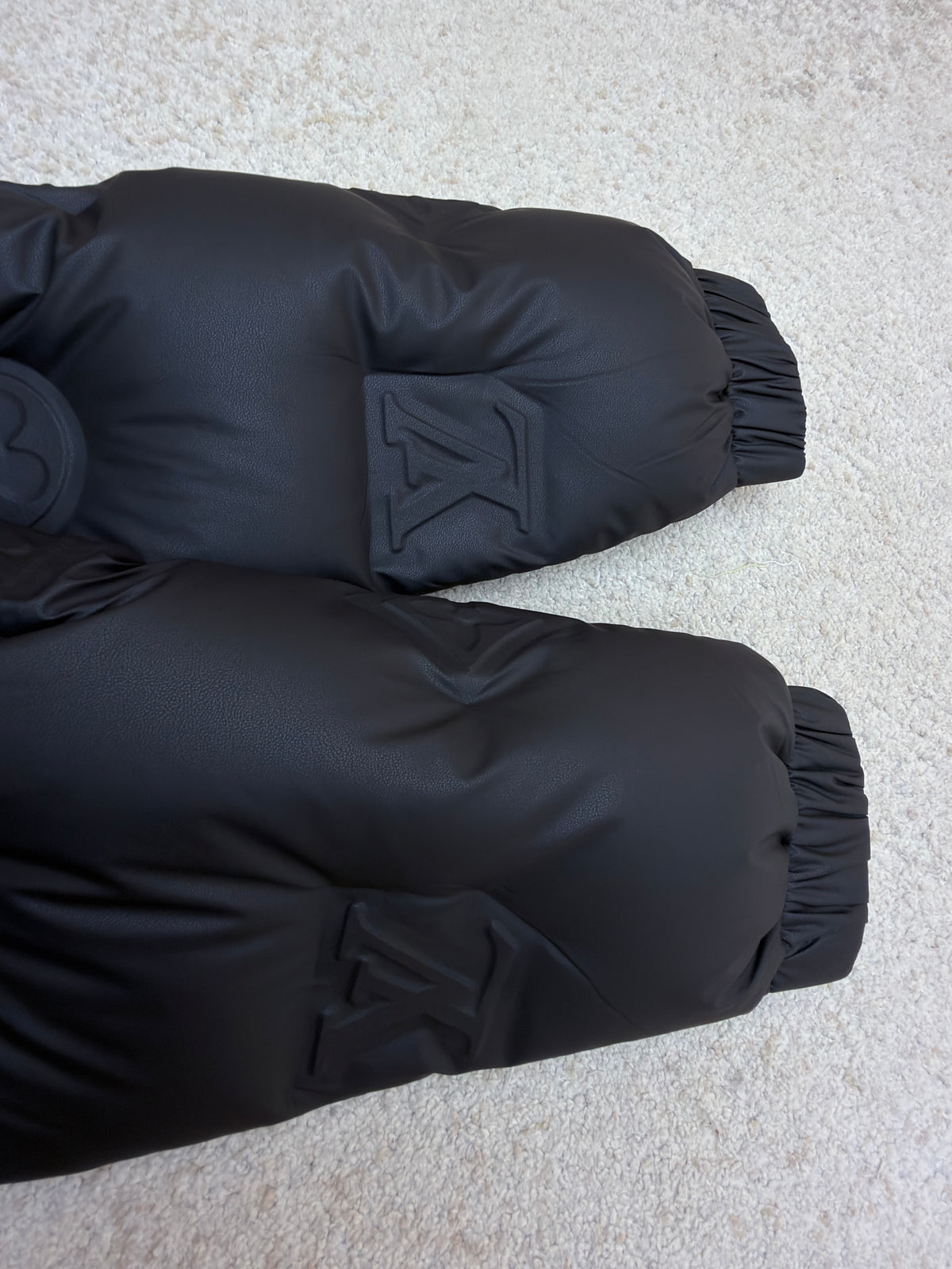 LV 1AAUZG Print Embossed Hooded Down Jacket