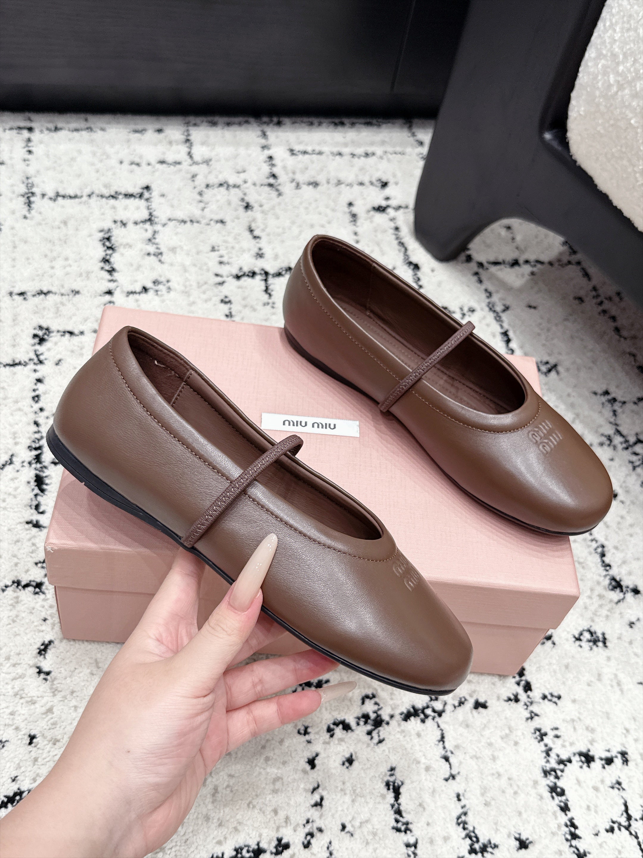 Miu Miu Logo-Embossed Ballet Flats
