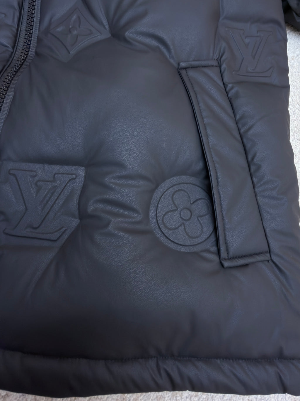 LV 1AAUZG Print Embossed Hooded Down Jacket