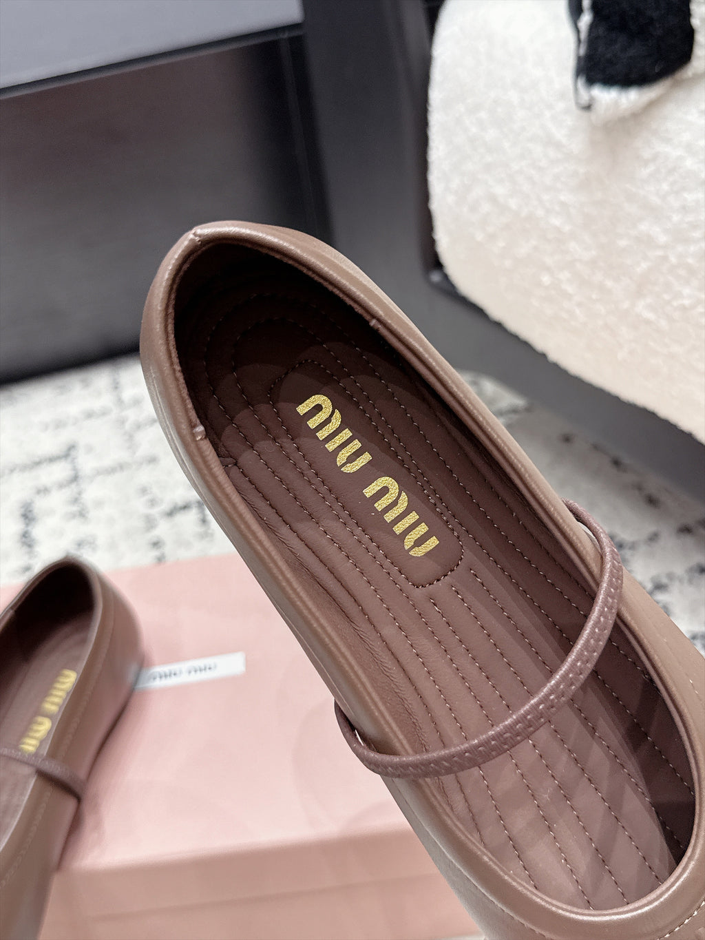 Miu Miu Logo-Embossed Ballet Flats