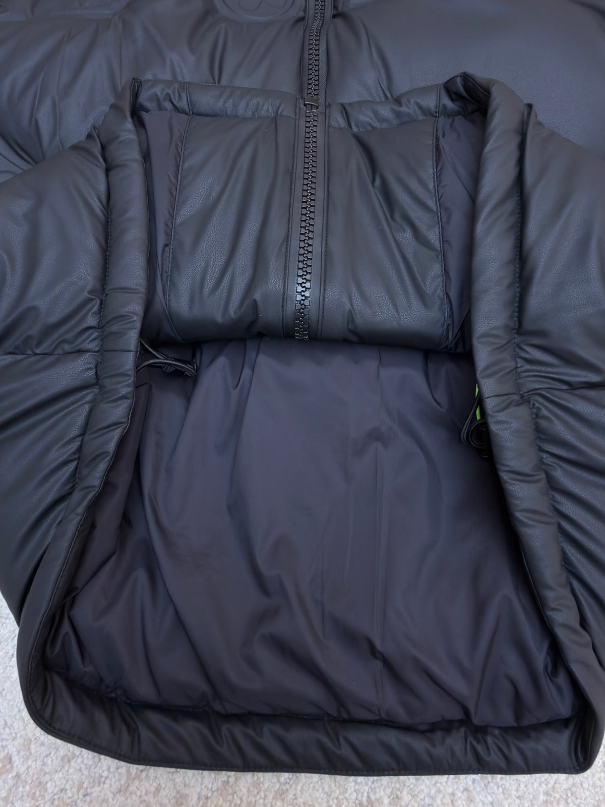 LV 1AAUZG Print Embossed Hooded Down Jacket
