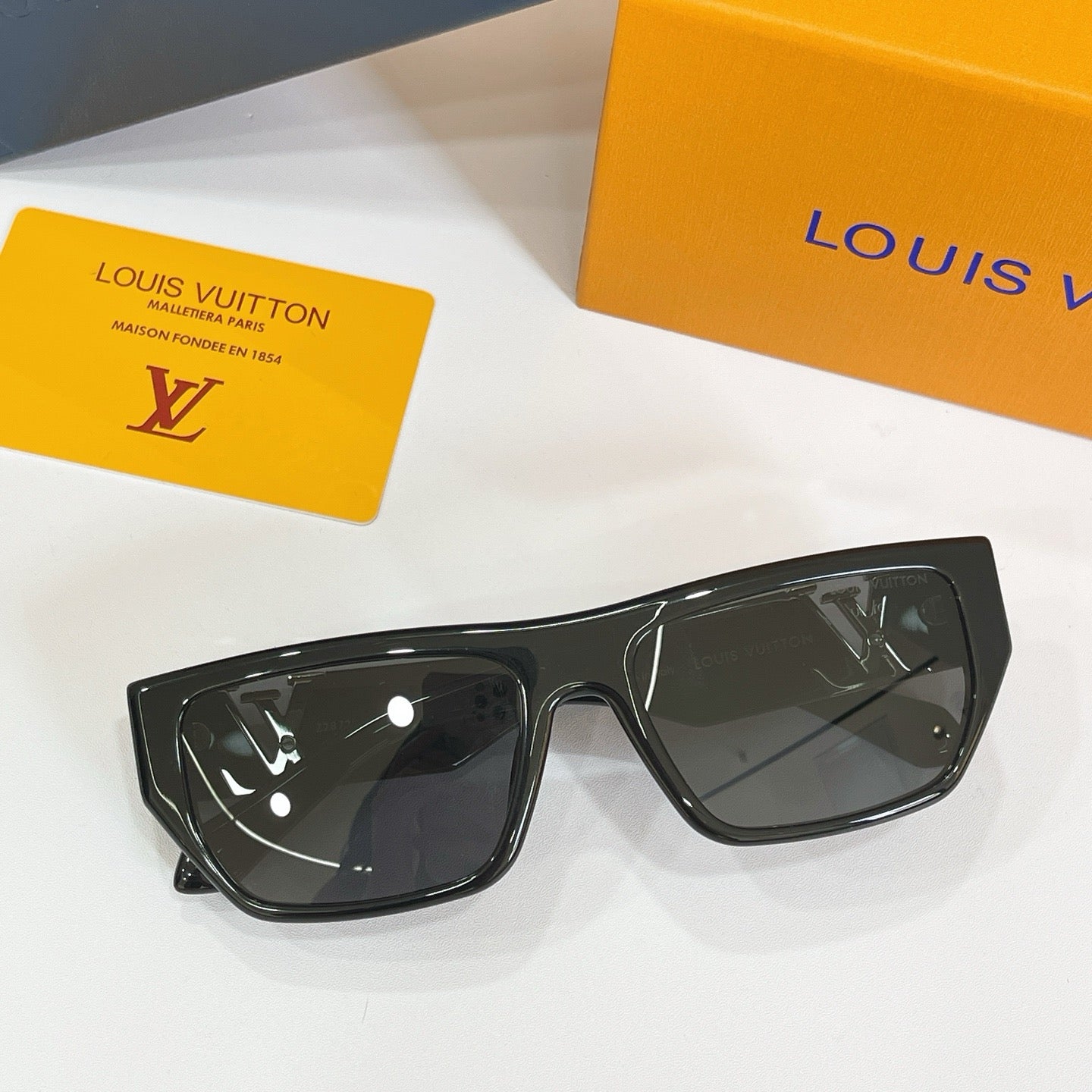LV Sunglasses Z2873U