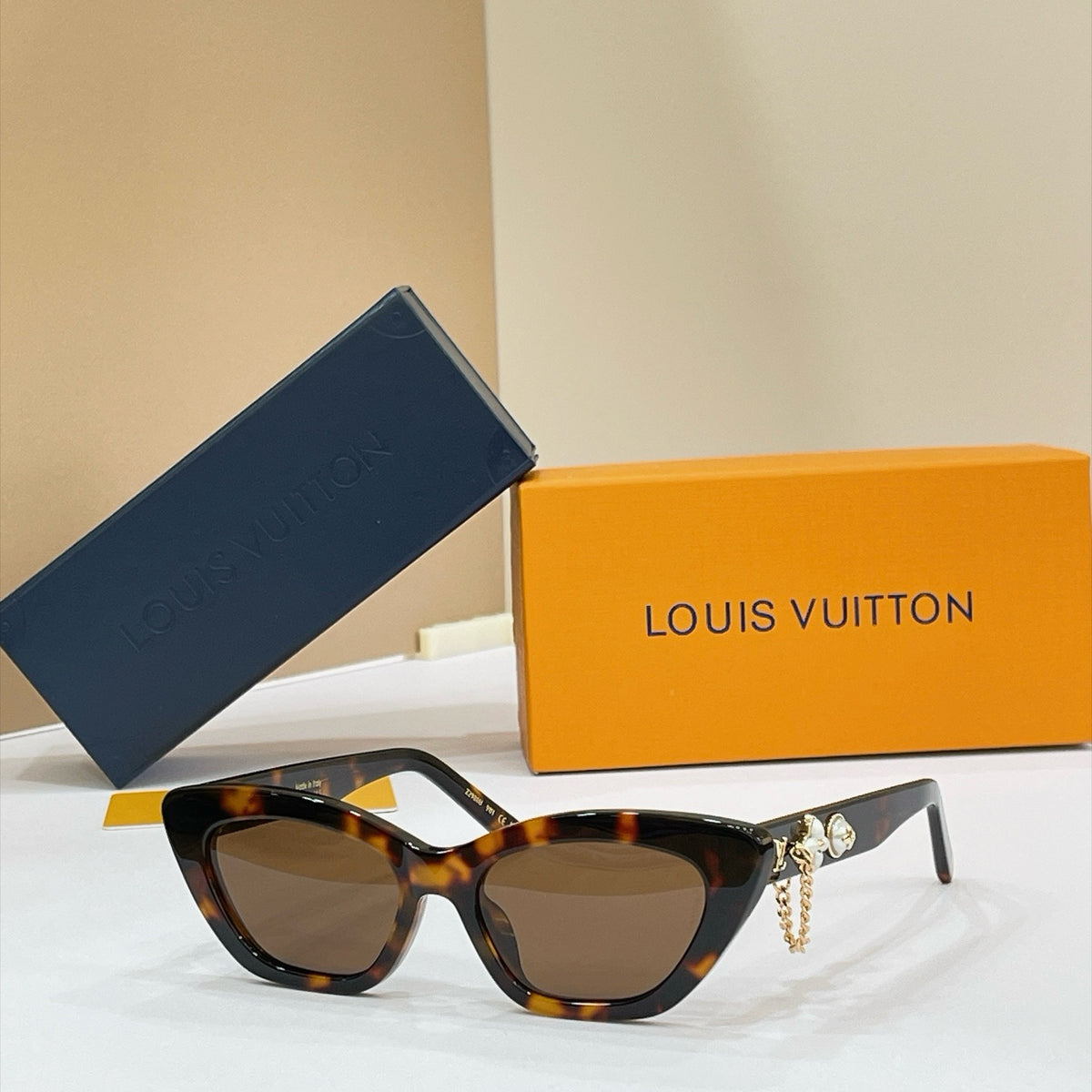 LV Sunglasses Z2988U