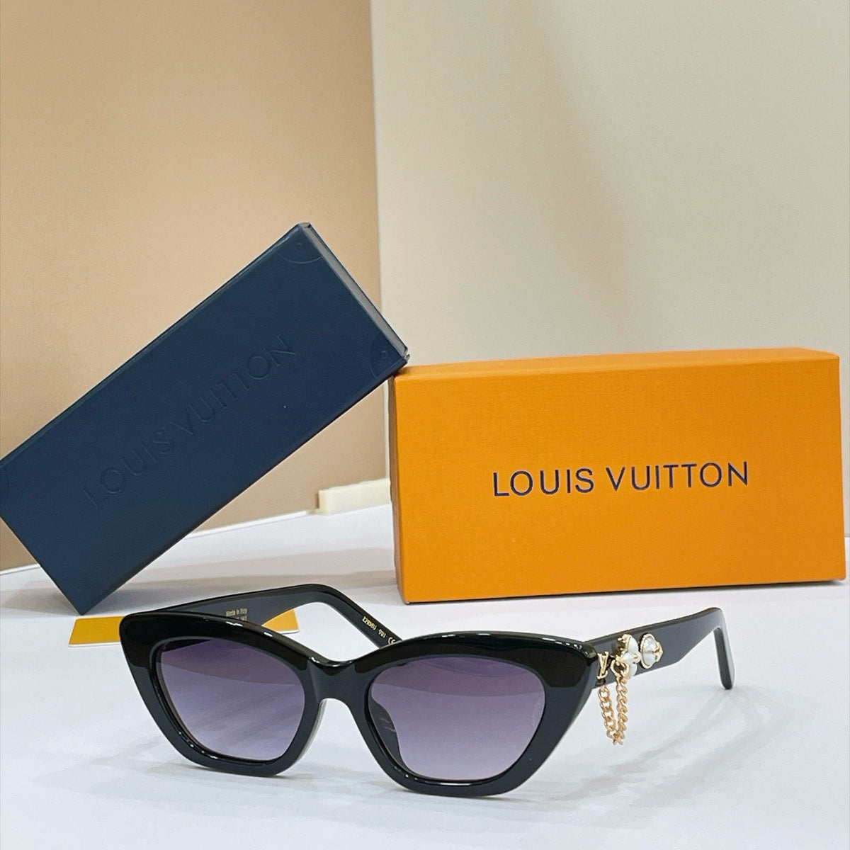 LV Sunglasses Z2988U