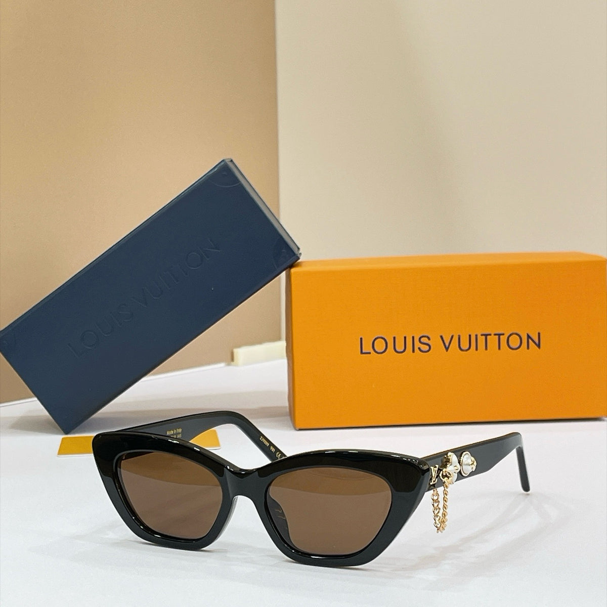 LV Sunglasses Z2988U