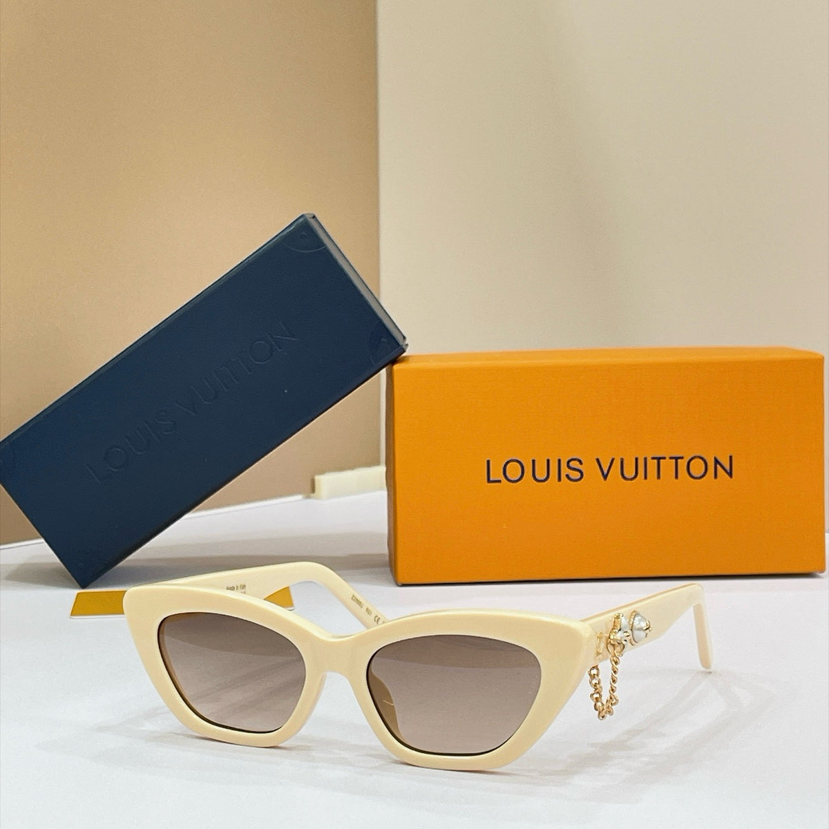 LV Sunglasses Z2988U