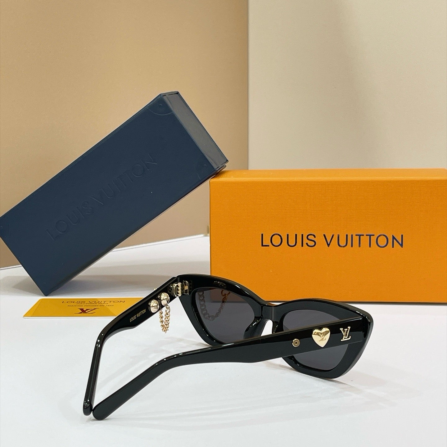 LV Sunglasses Z2988U