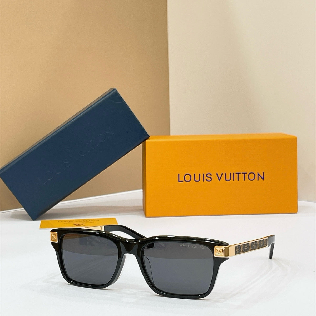 LV Sunglasses Z3308U
