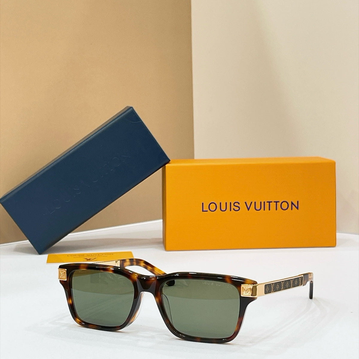 LV Sunglasses Z3308U