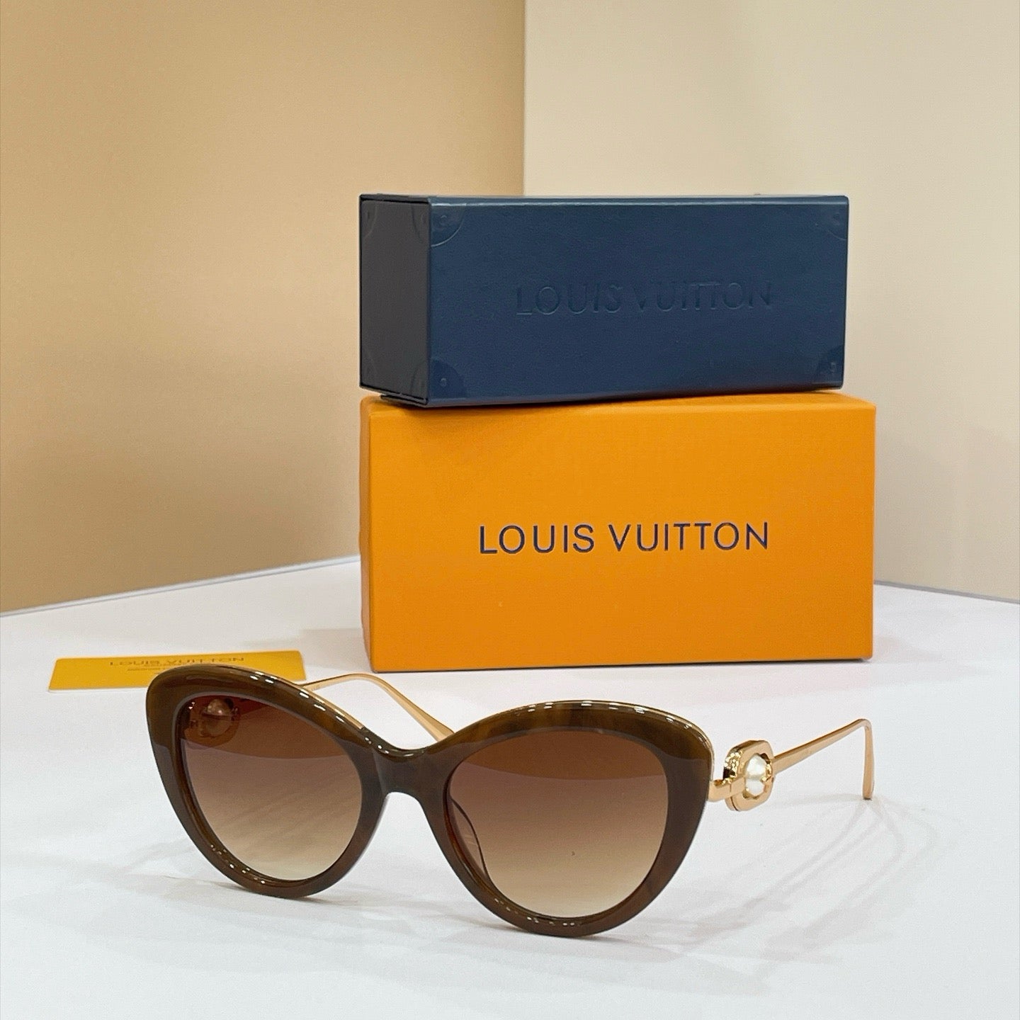 LV Sunglasses Z1931E