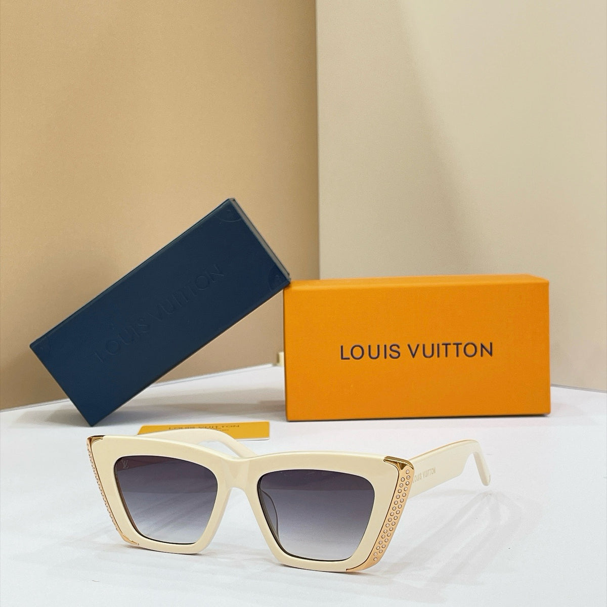 LV Sunglasses Z1655E