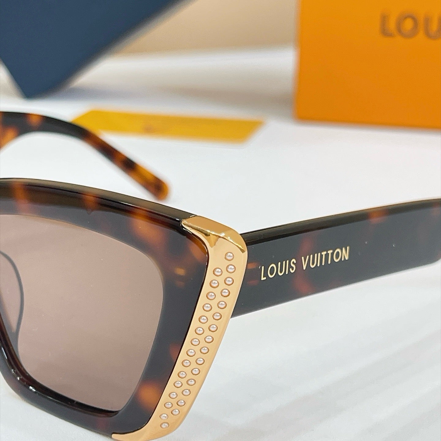 LV Sunglasses Z1655E