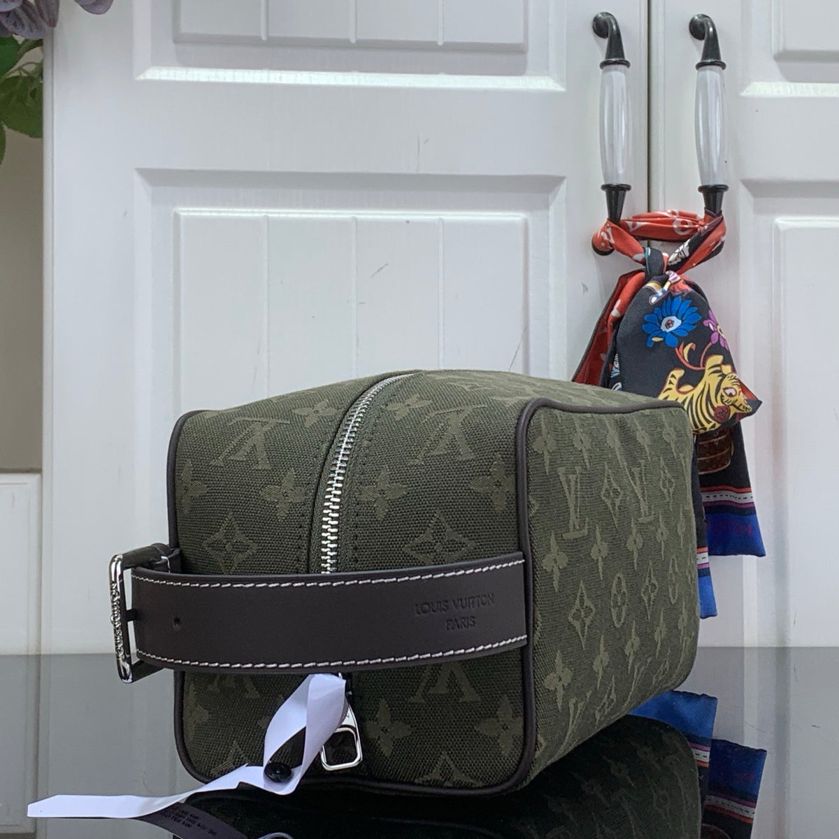 LV Locker Dopp Kit M2A666