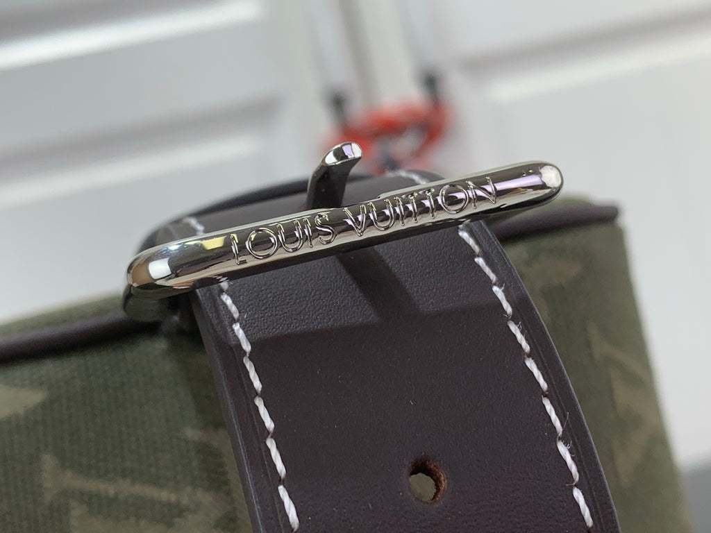 LV Locker Dopp Kit M2A666