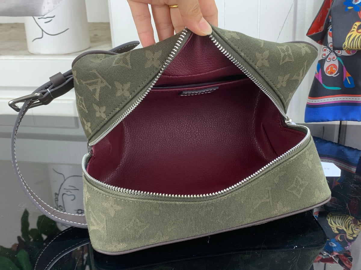 LV Locker Dopp Kit M2A666