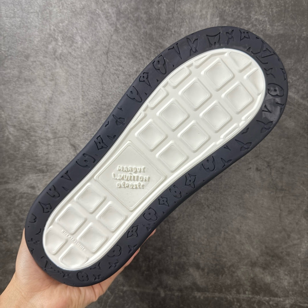 LV Tilted Sneaker 1AK8CA