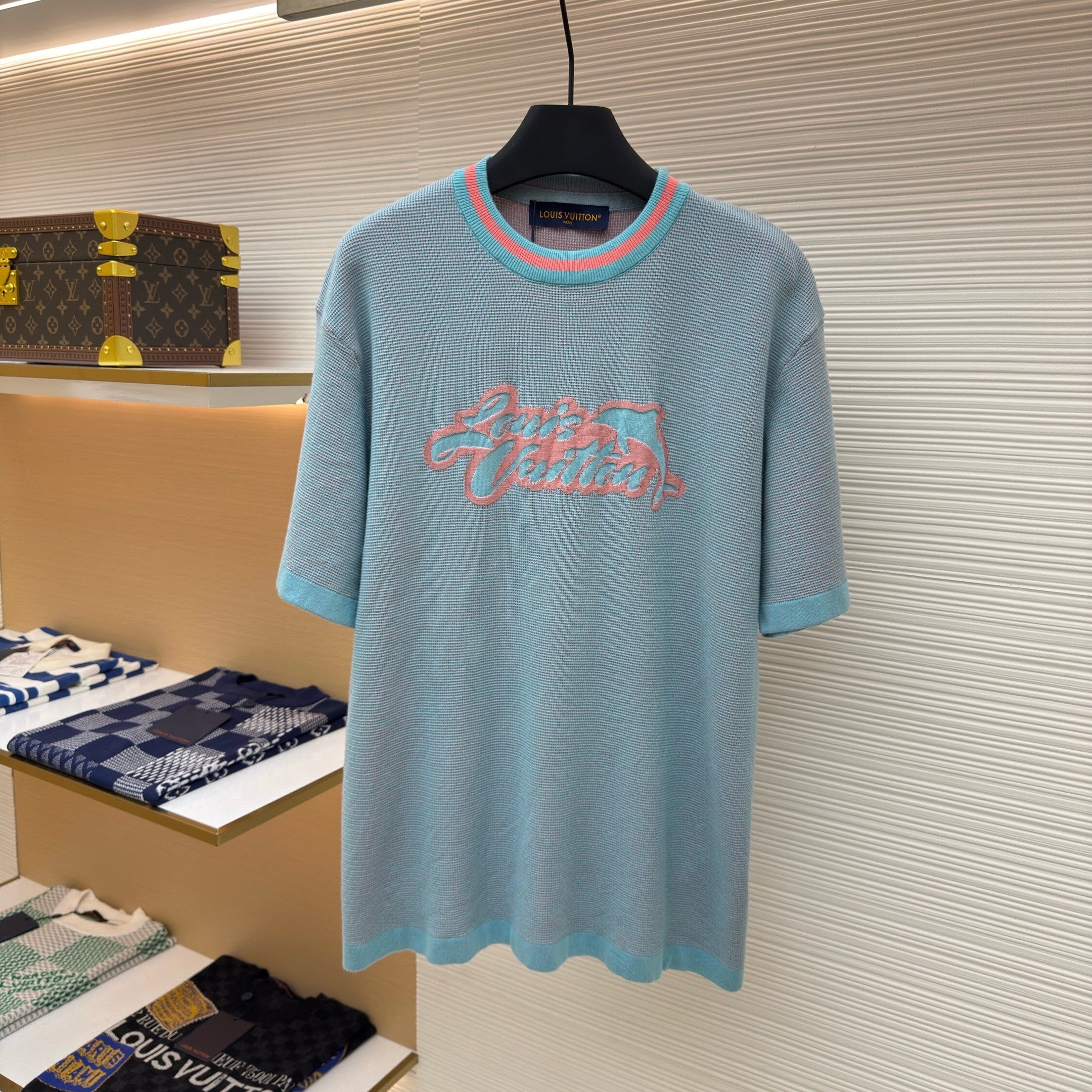 LV 1AHVO4 Graphic Short-Sleeved Crewneck