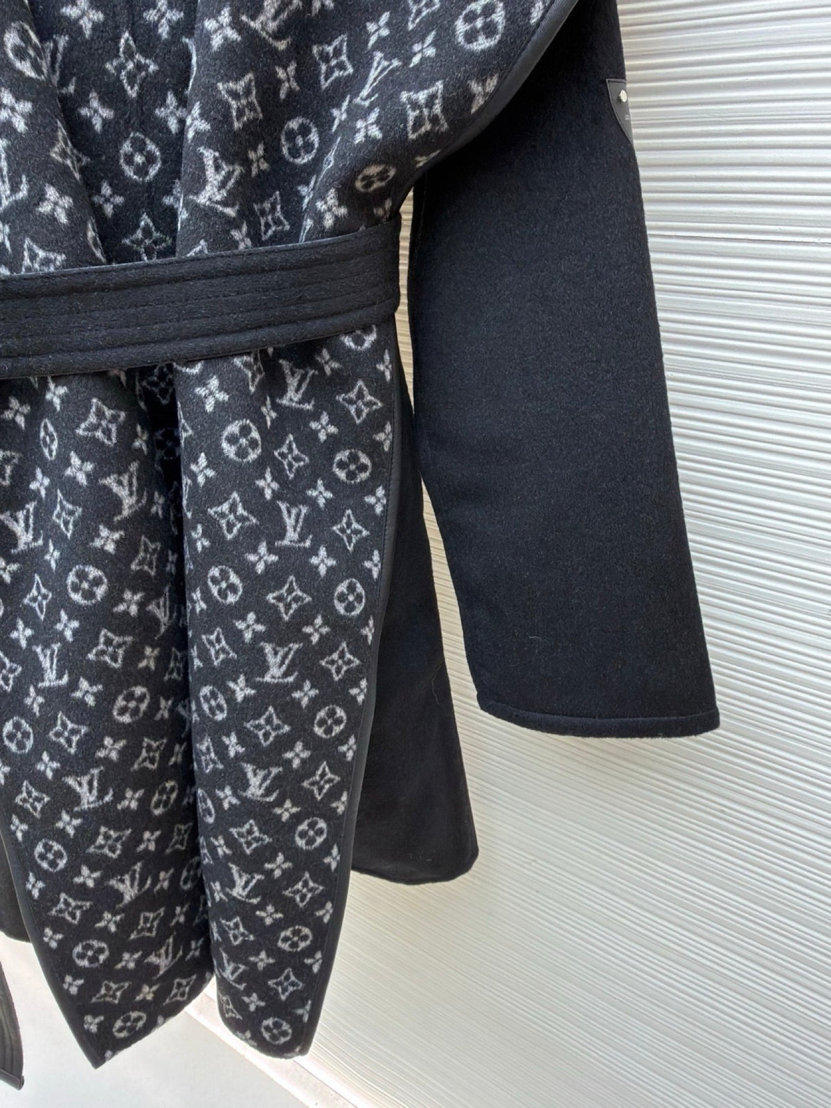 LV 1A4PEA Wrap Trench Coat in Wool