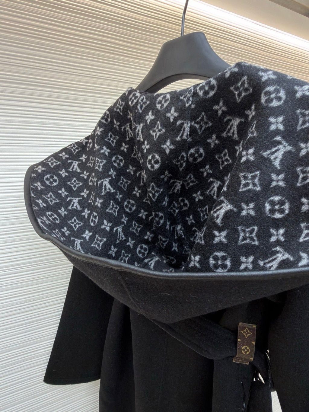 LV 1A4PEA Wrap Trench Coat in Wool