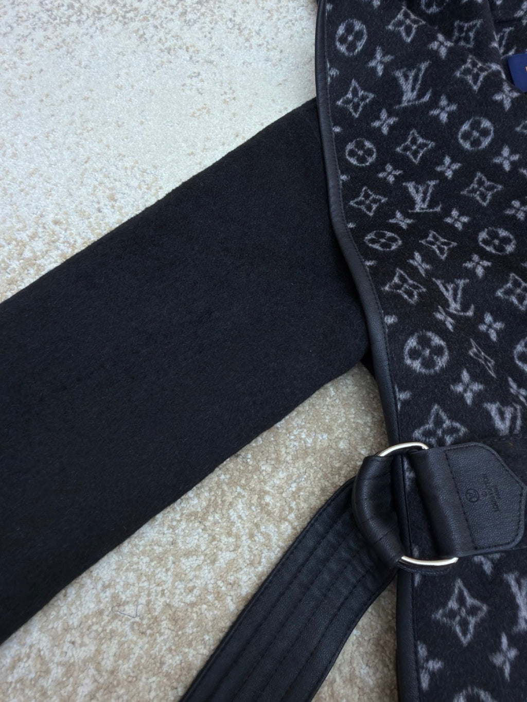 LV 1A4PEA Wrap Trench Coat in Wool