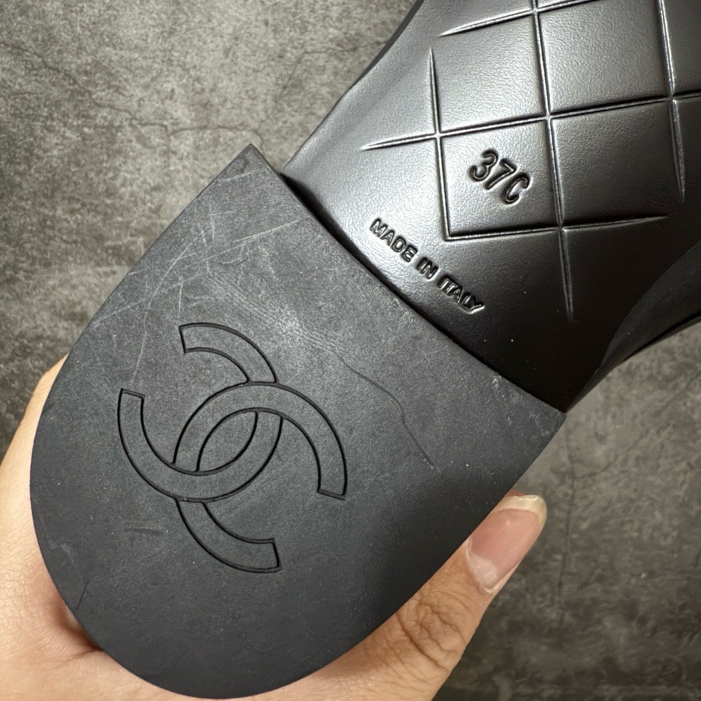Chanel CC Logo Loafer In Leather