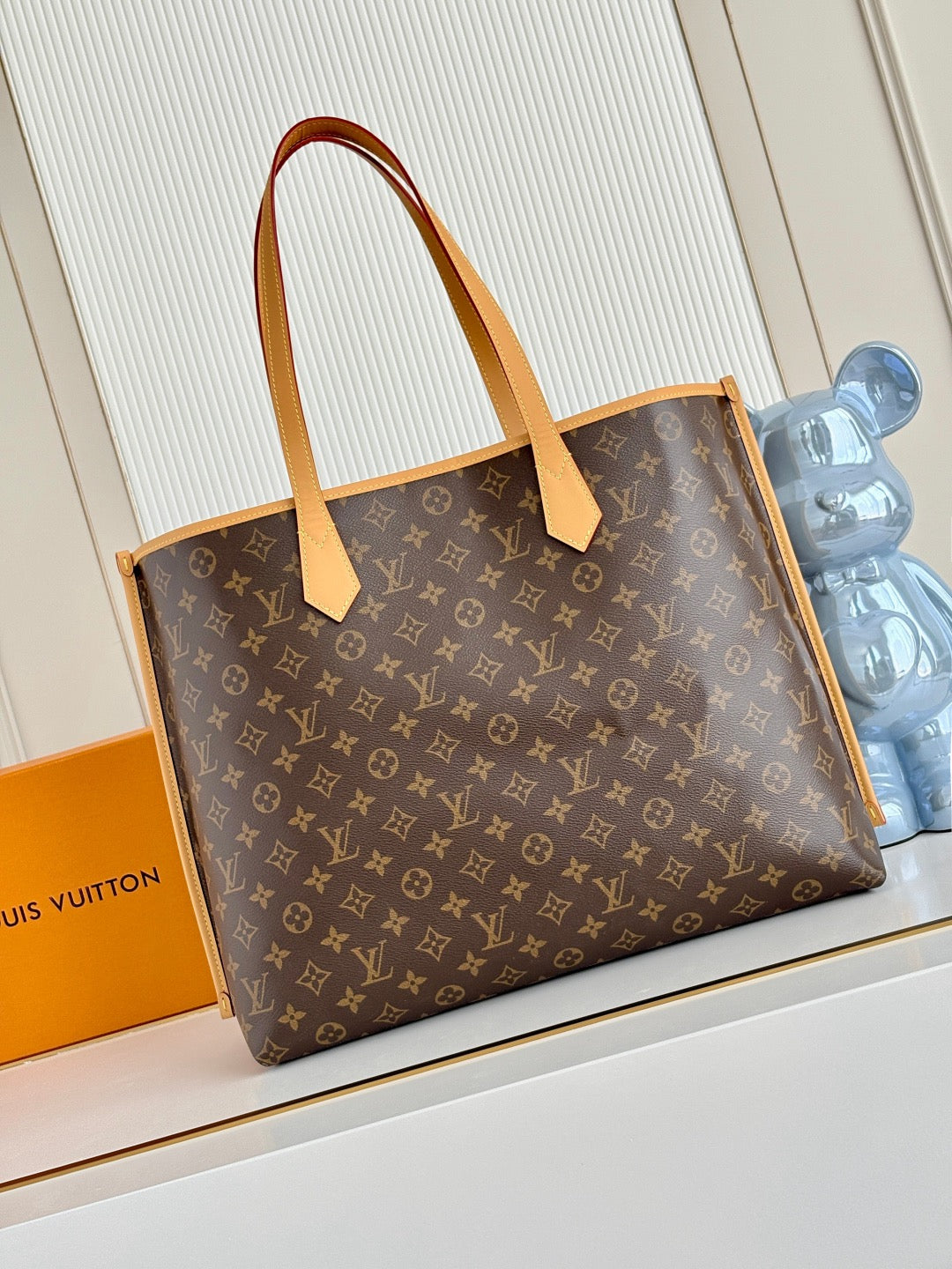 LV Walkaround Tote M3A244