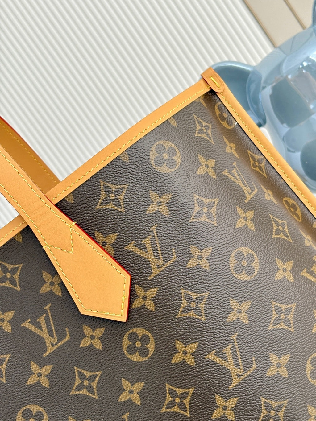 LV Walkaround Tote M3A244