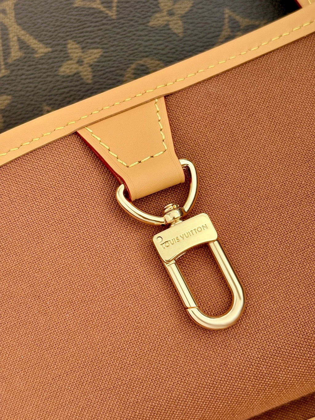 LV Walkaround Tote M3A244