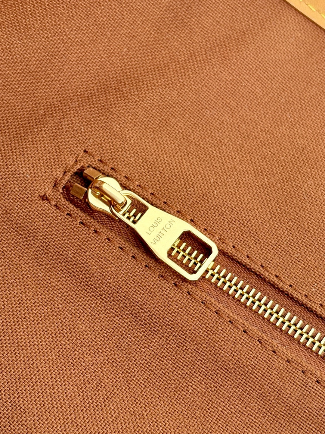 LV Walkaround Tote M3A244