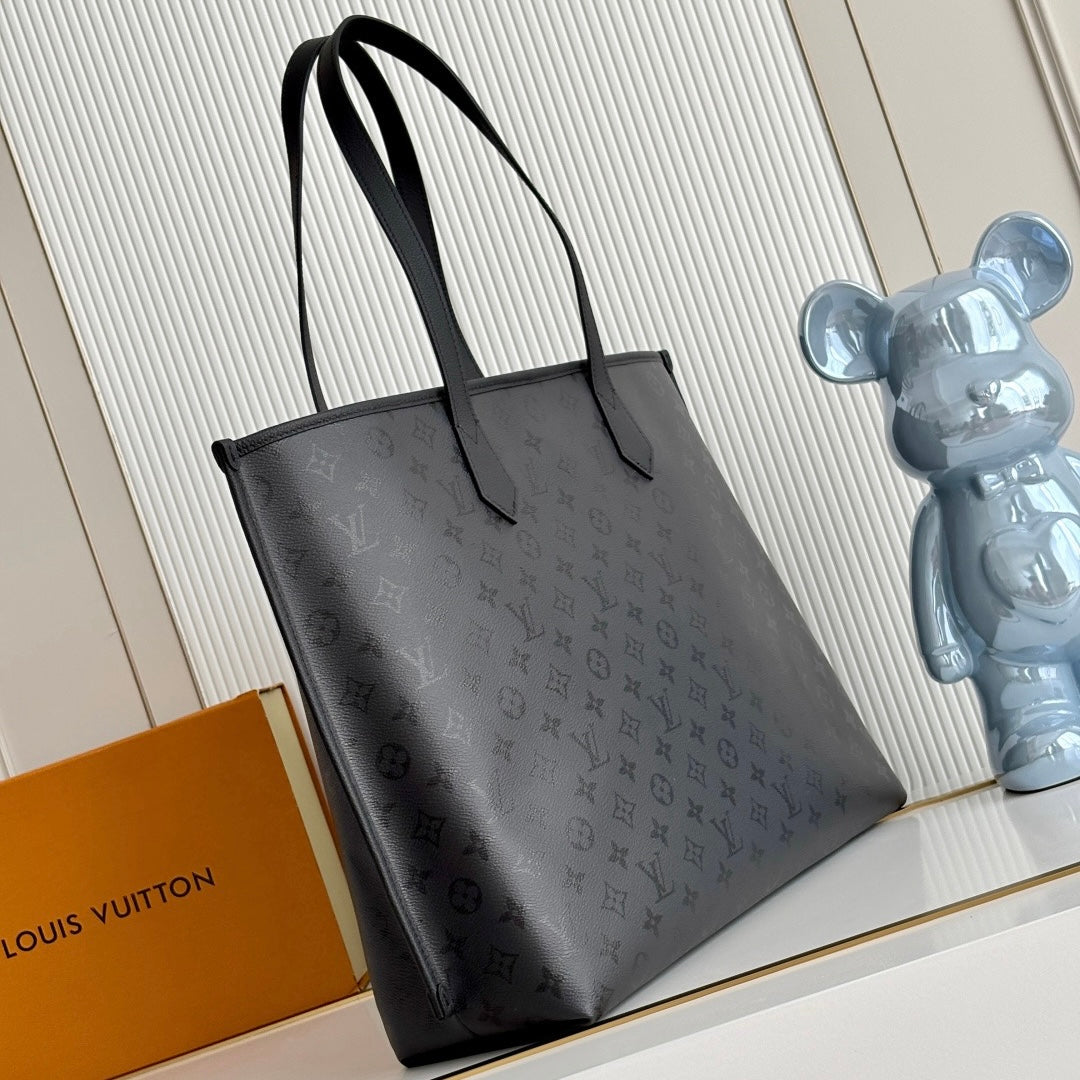LV Walkaround Tote M3A245