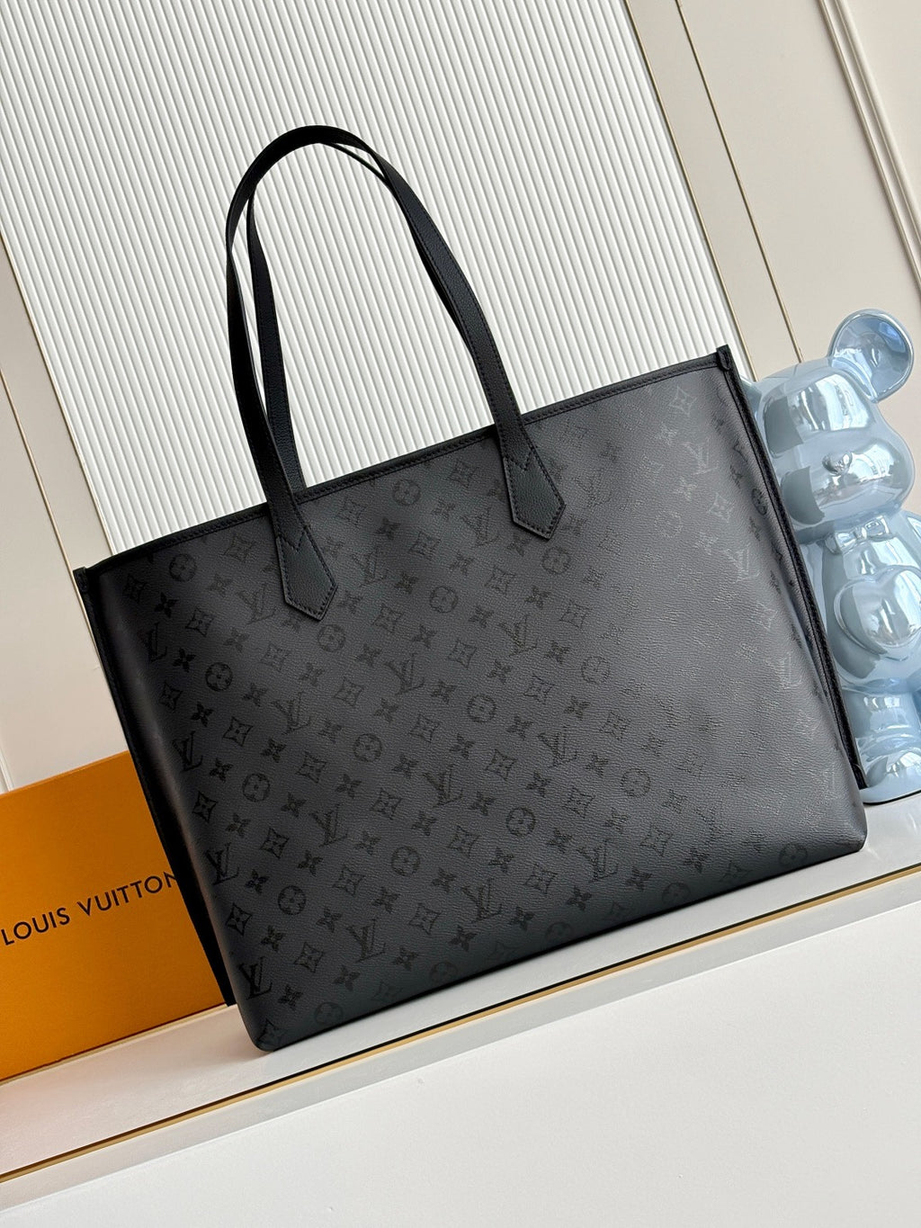 LV Walkaround Tote M3A245
