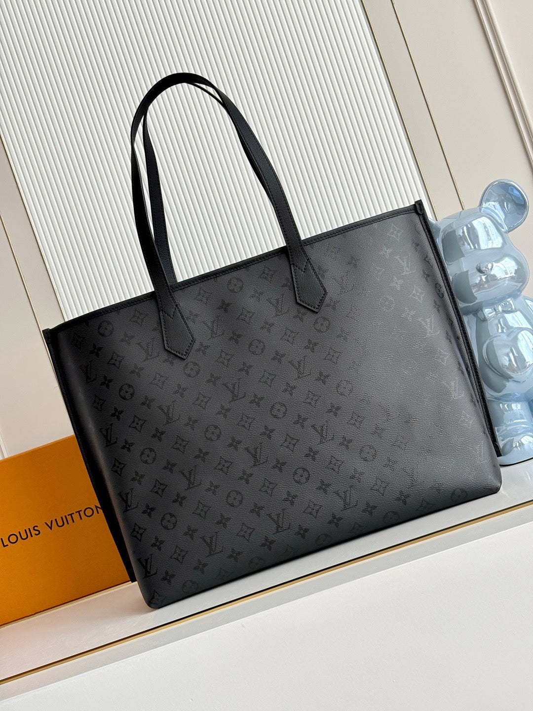 LV Walkaround Tote M3A245