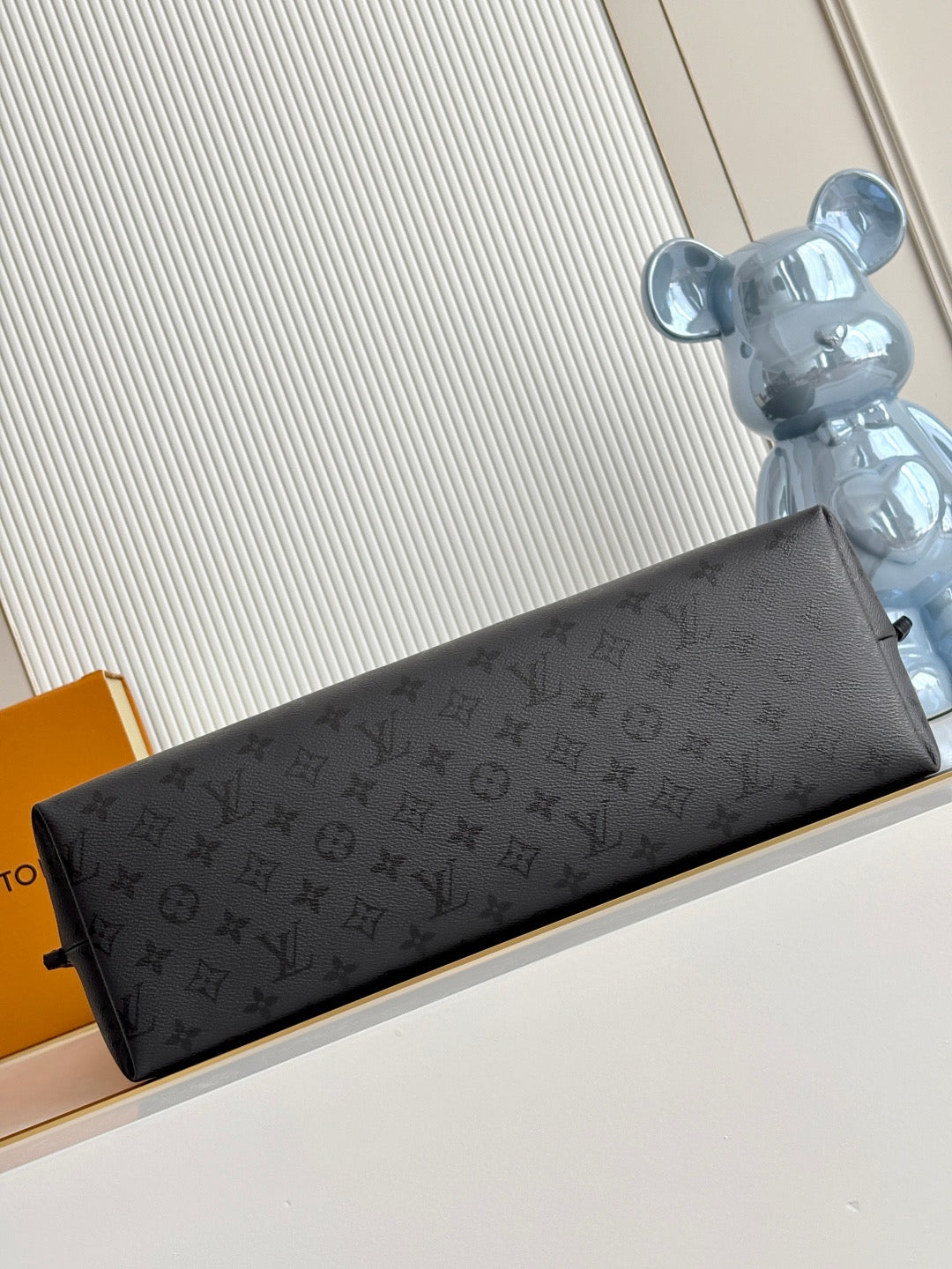 LV Walkaround Tote M3A245