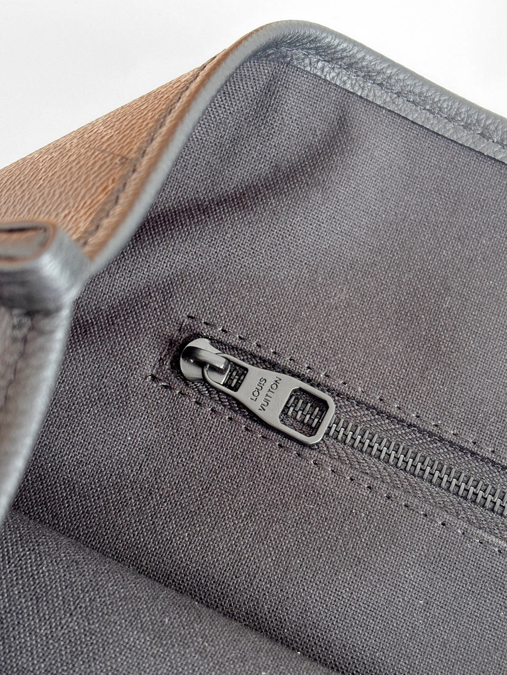 LV Walkaround Tote M3A245