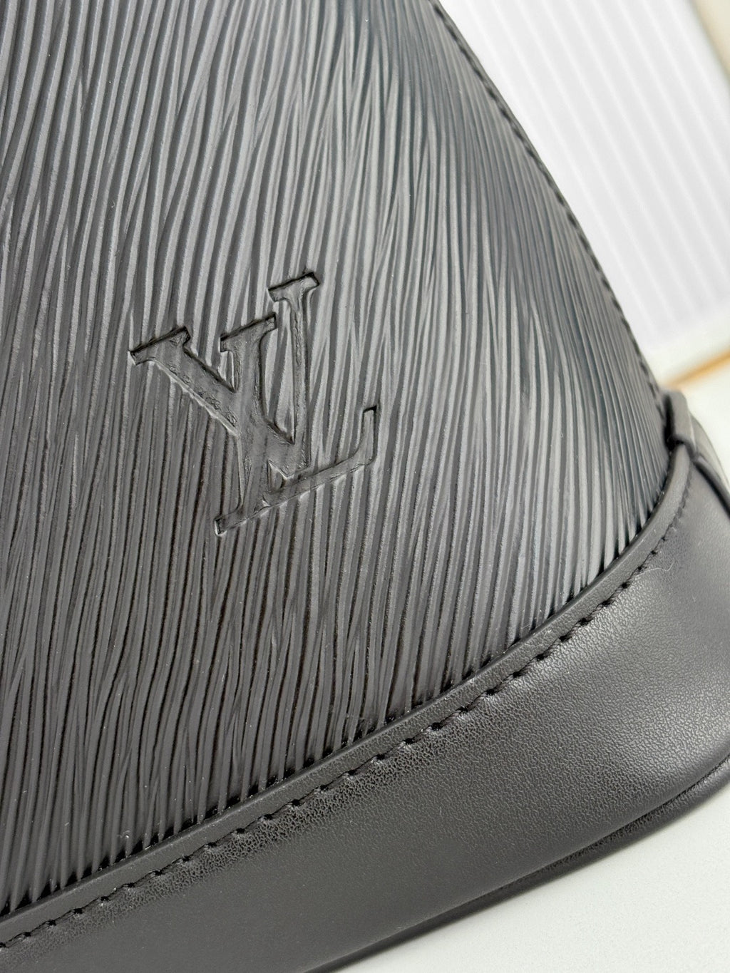 LV Alma MM Soft M2A174
