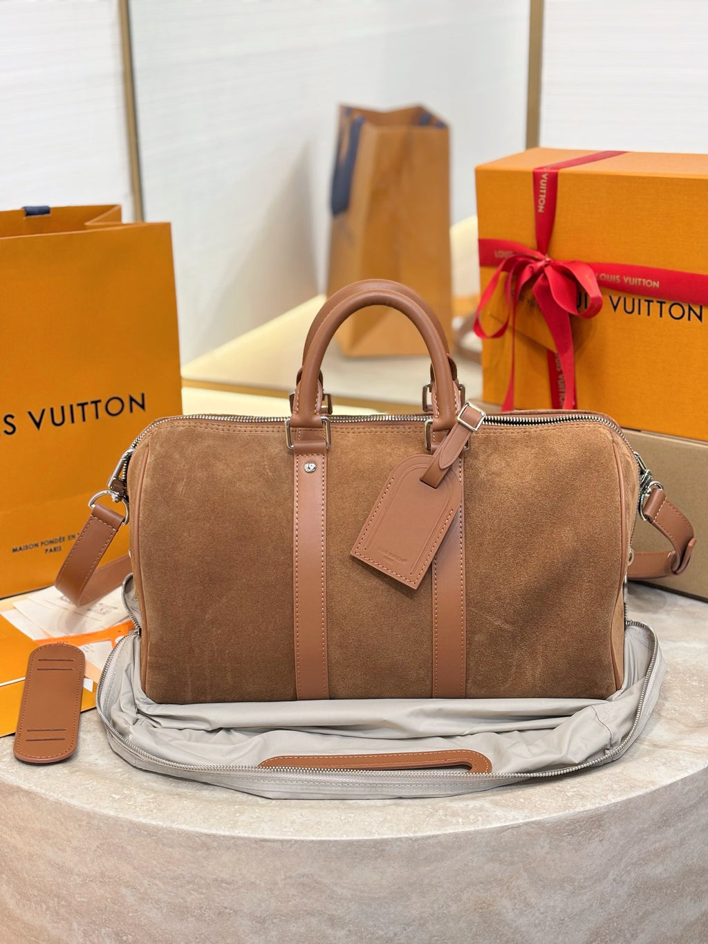 LV Keepall Bandoulière 35 Extendable M2A548