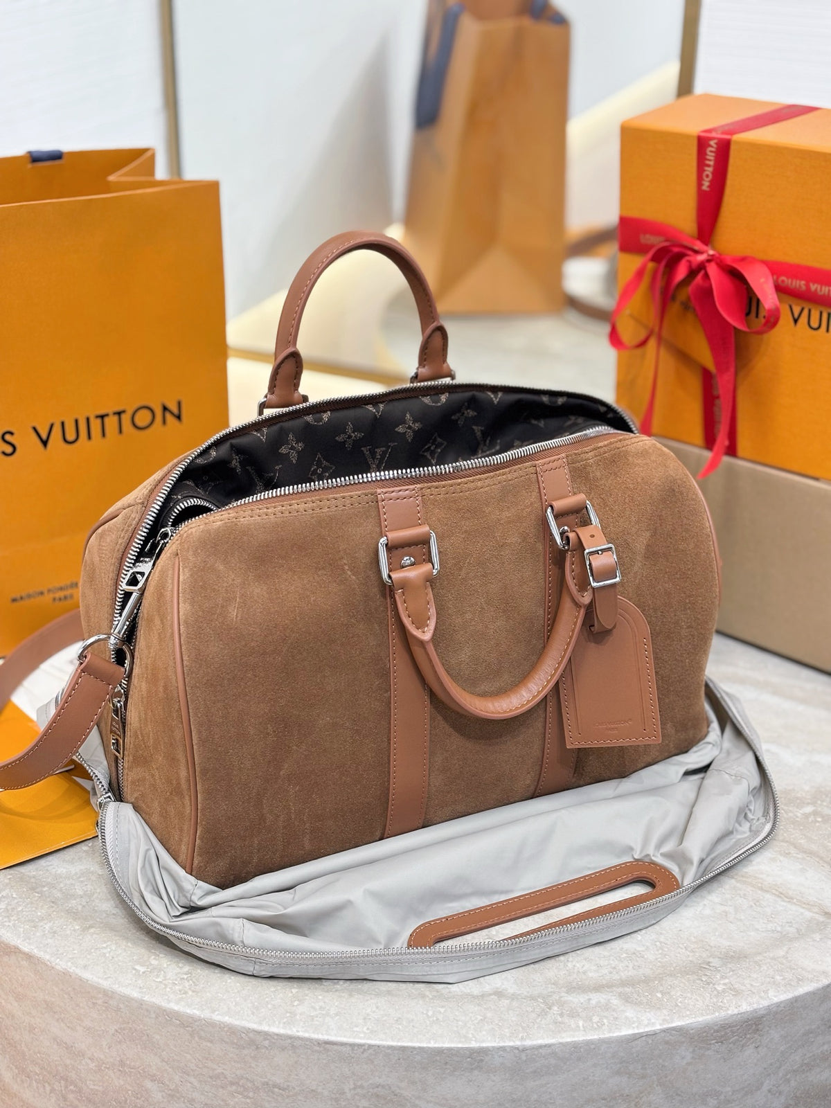 LV Keepall Bandoulière 35 Extendable M2A548