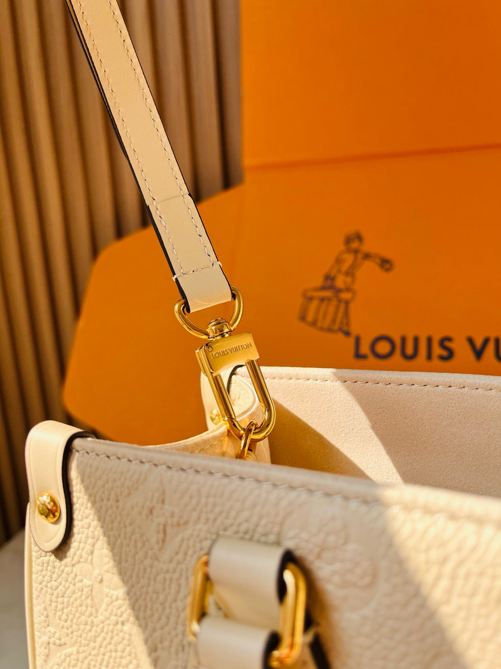 LV OnTheGo Soft PM M3A345