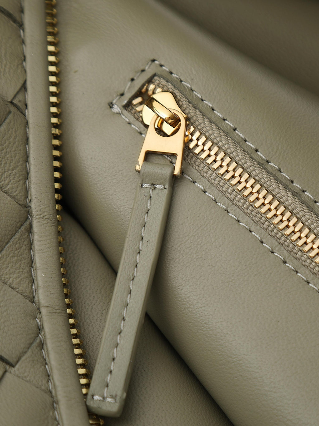 Bottega Veneta Medium  Jodie In Supple Intrecciato Leather